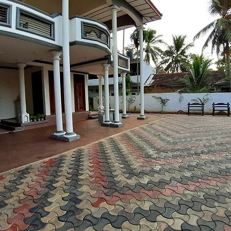 A And D Holiday Inn Anuradhapura Buitenkant foto
