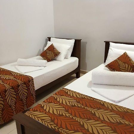 A And D Holiday Inn Anuradhapura Buitenkant foto