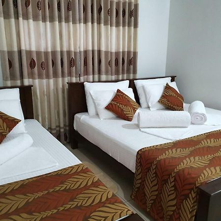 A And D Holiday Inn Anuradhapura Buitenkant foto