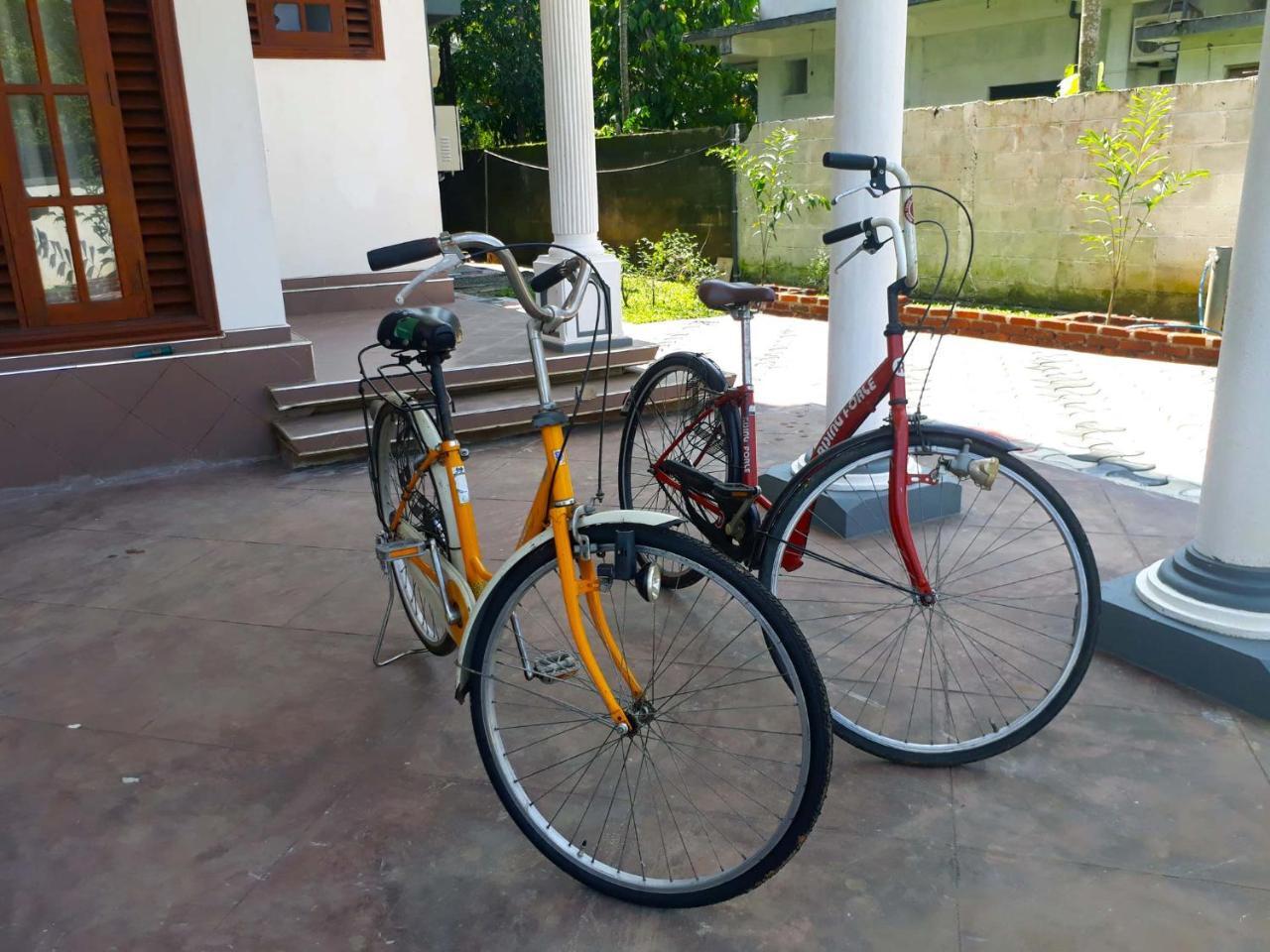 A And D Holiday Inn Anuradhapura Buitenkant foto