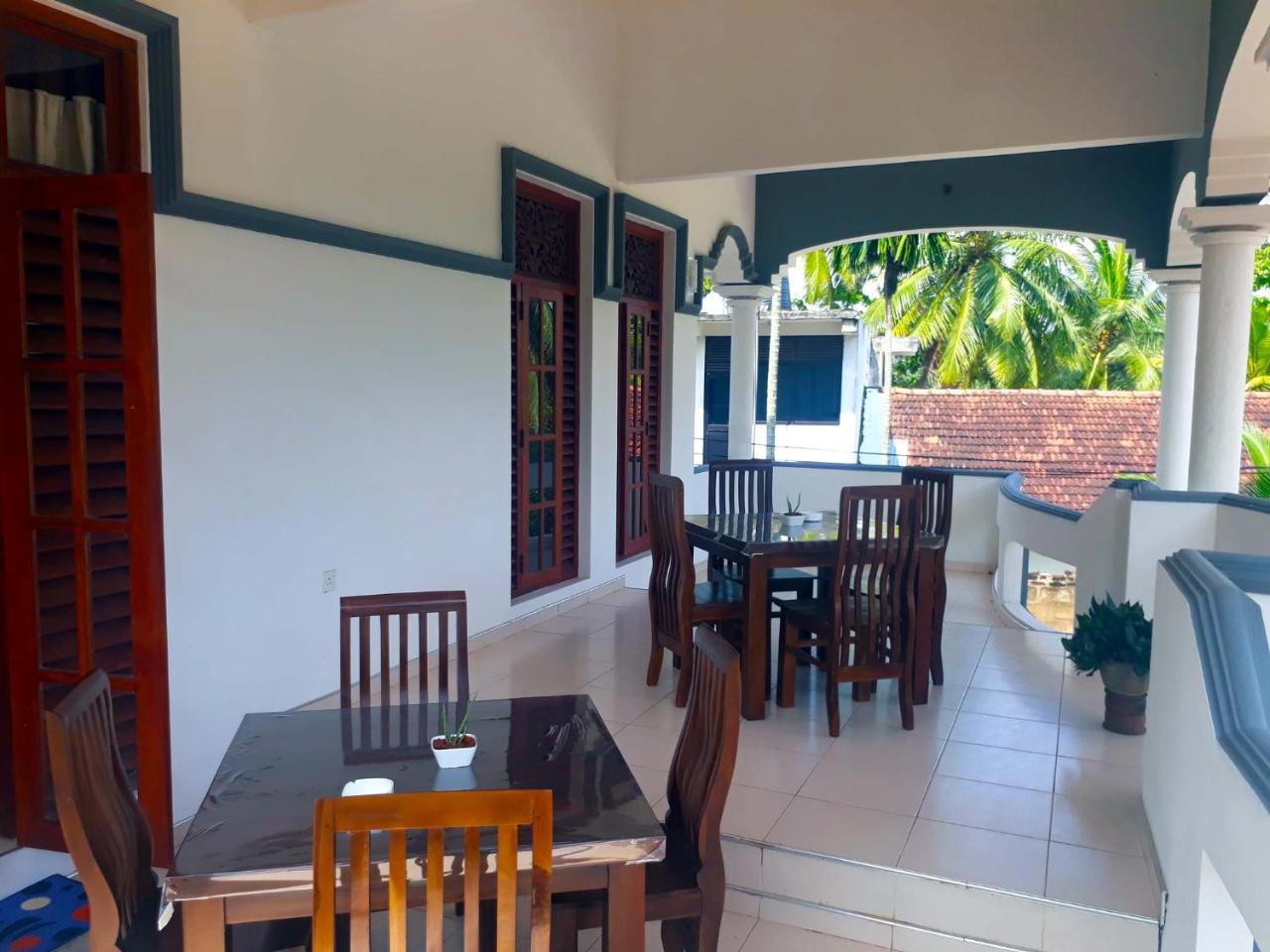 A And D Holiday Inn Anuradhapura Buitenkant foto