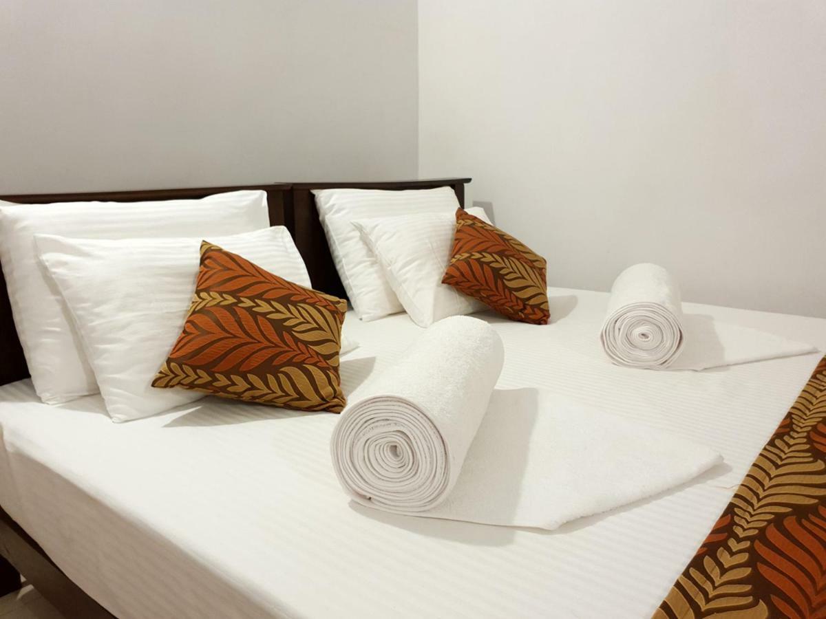 A And D Holiday Inn Anuradhapura Buitenkant foto