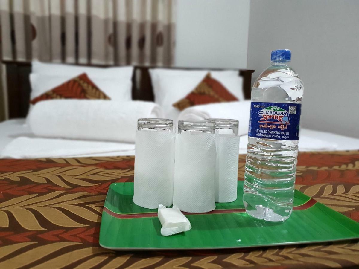 A And D Holiday Inn Anuradhapura Buitenkant foto