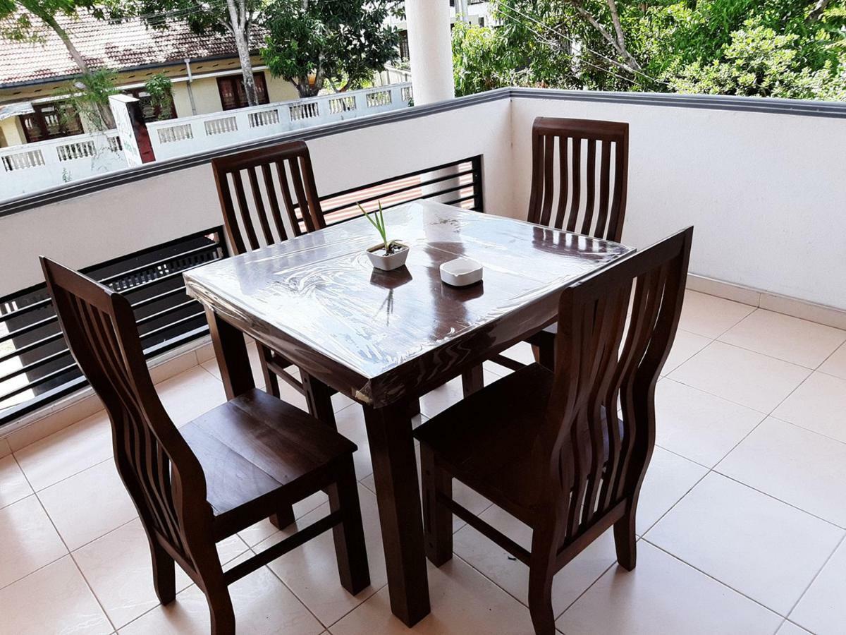 A And D Holiday Inn Anuradhapura Buitenkant foto