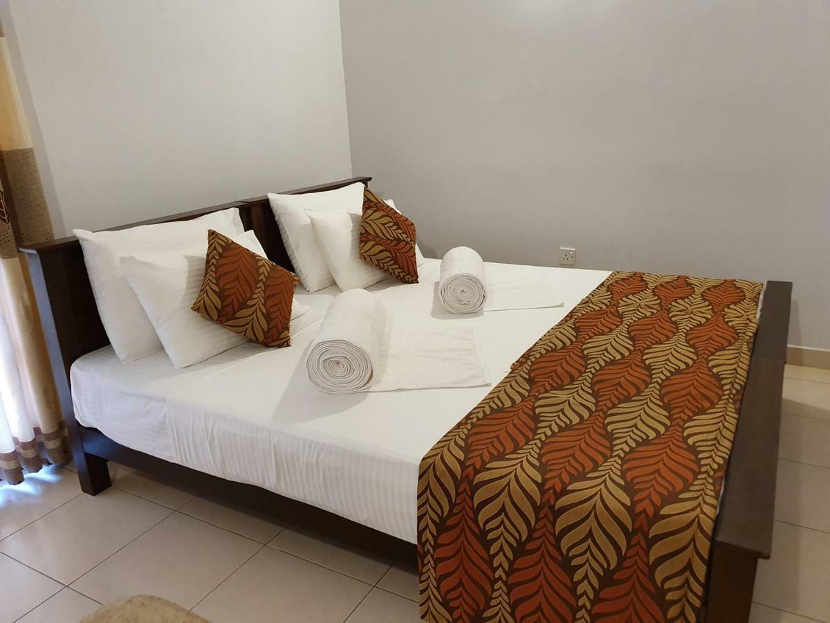 A And D Holiday Inn Anuradhapura Buitenkant foto