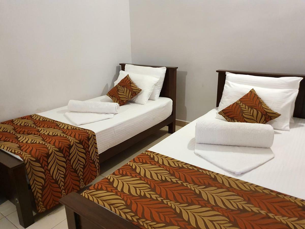 A And D Holiday Inn Anuradhapura Buitenkant foto
