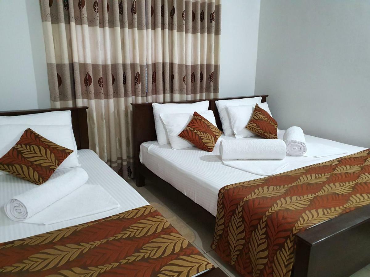 A And D Holiday Inn Anuradhapura Buitenkant foto