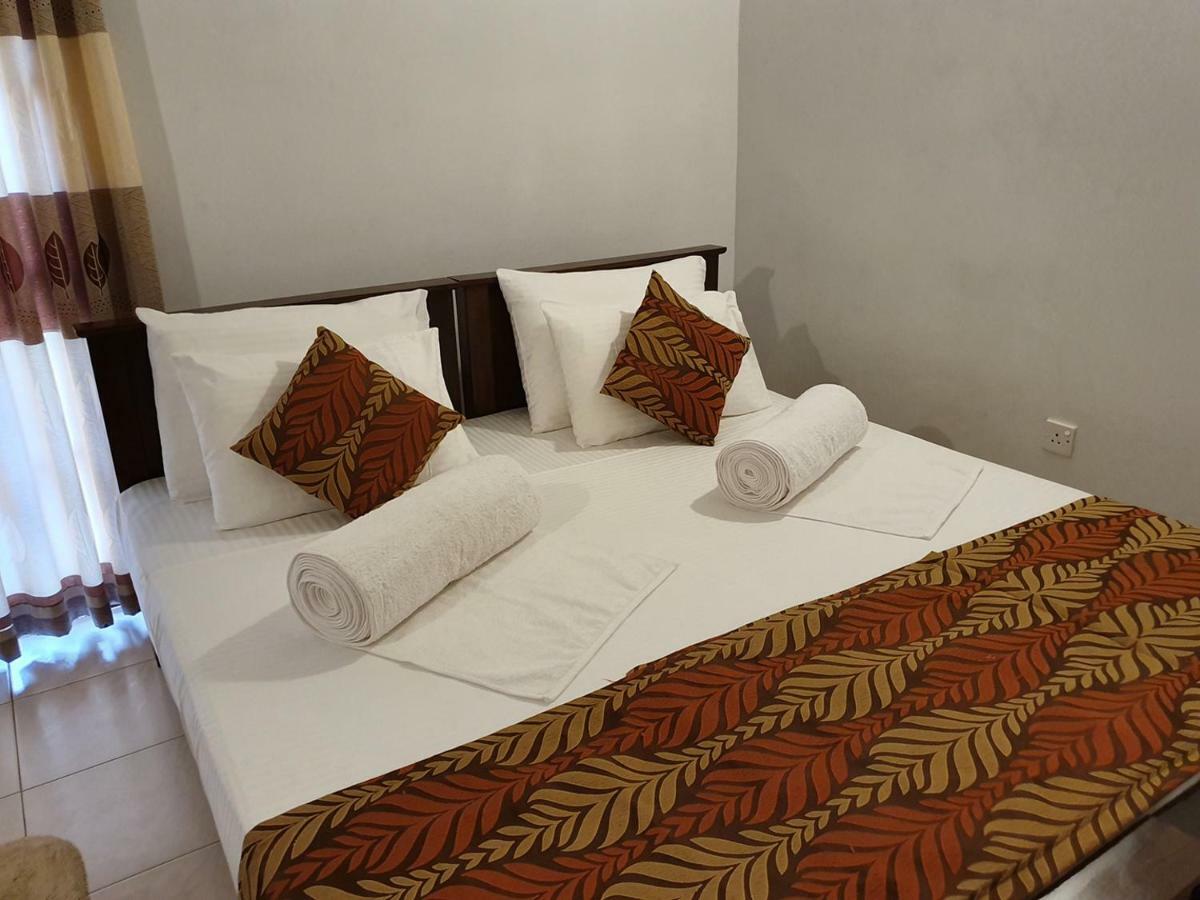 A And D Holiday Inn Anuradhapura Buitenkant foto