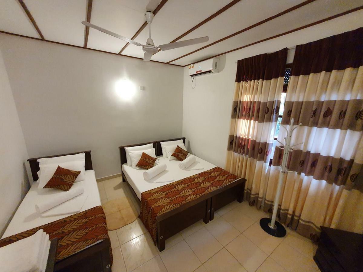 A And D Holiday Inn Anuradhapura Buitenkant foto
