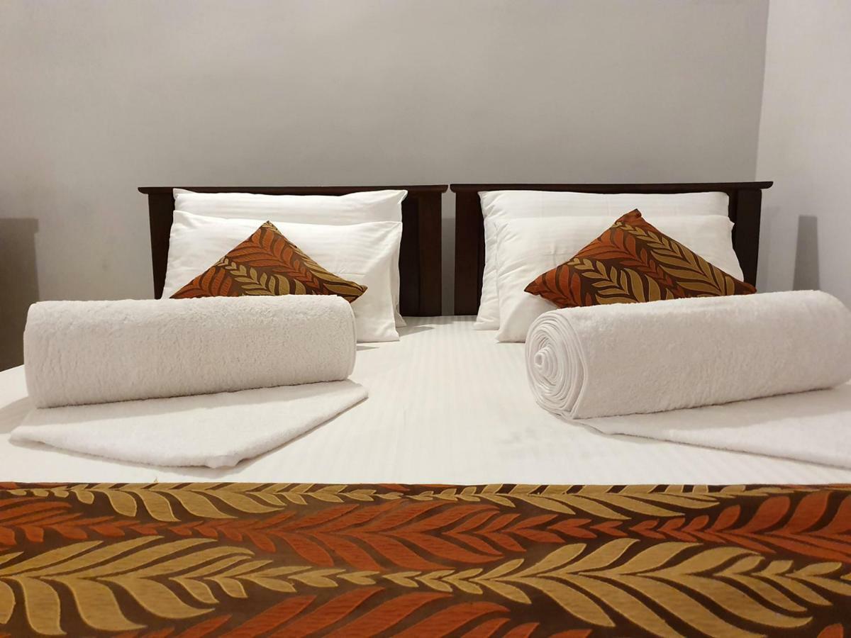 A And D Holiday Inn Anuradhapura Buitenkant foto
