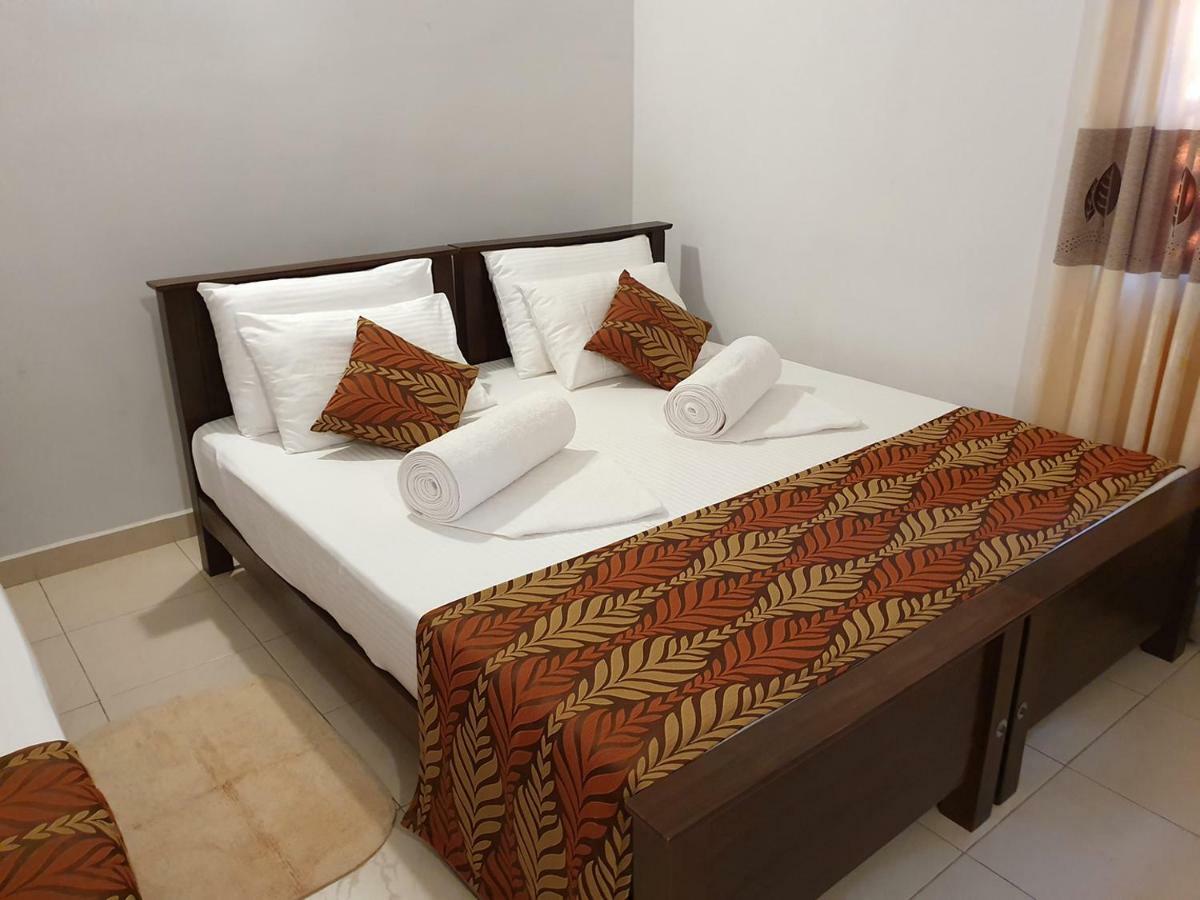 A And D Holiday Inn Anuradhapura Buitenkant foto