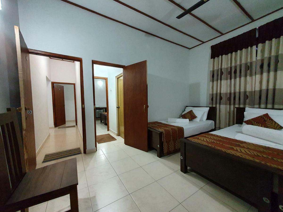 A And D Holiday Inn Anuradhapura Buitenkant foto
