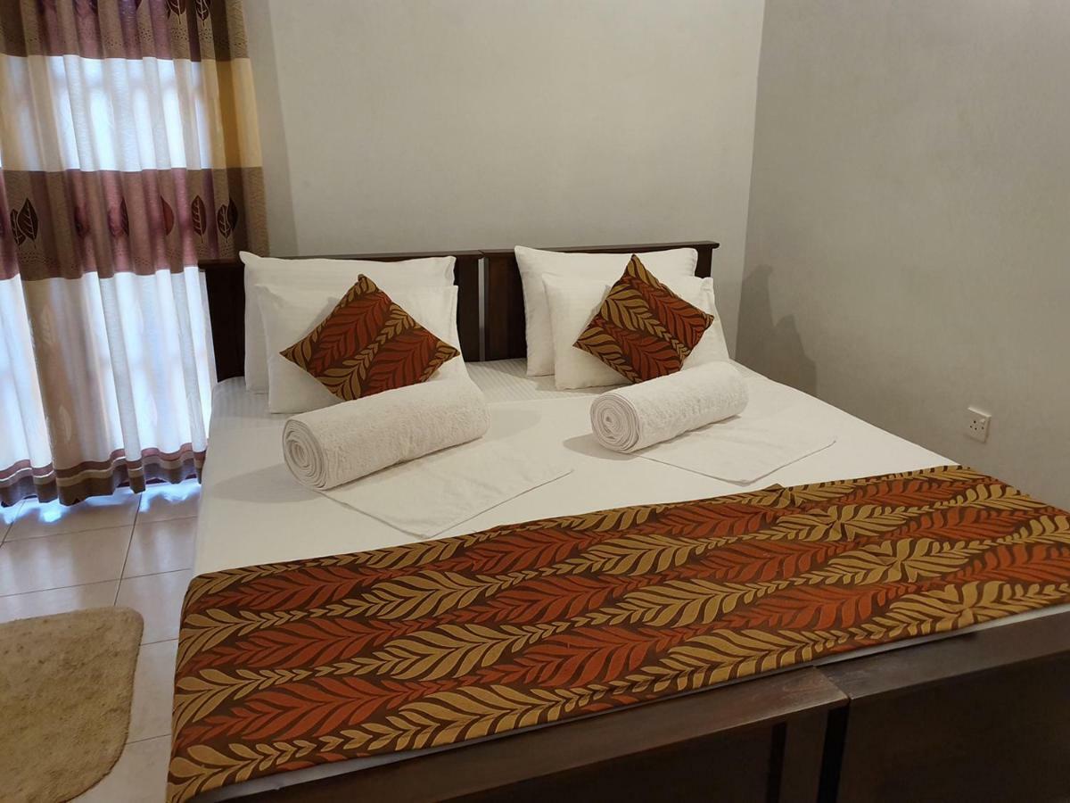 A And D Holiday Inn Anuradhapura Buitenkant foto