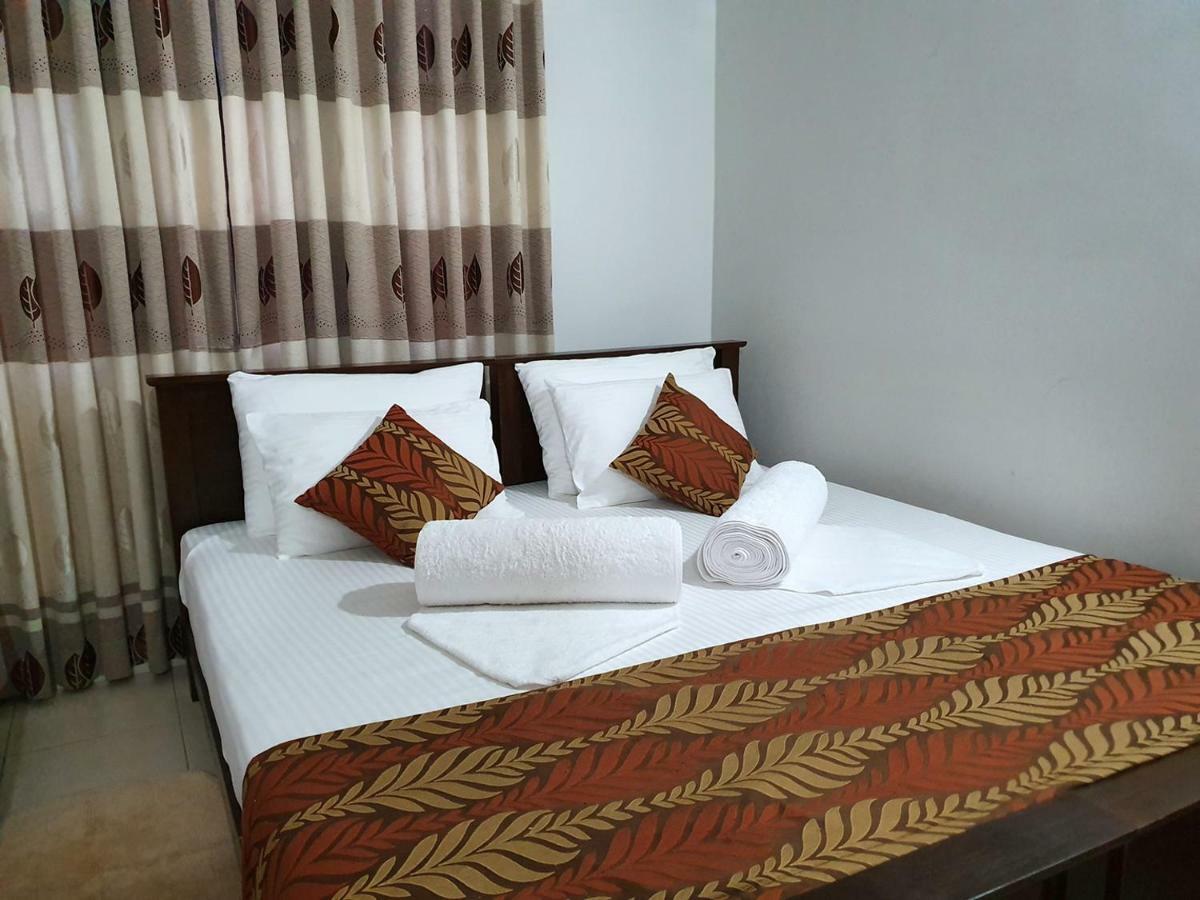 A And D Holiday Inn Anuradhapura Buitenkant foto