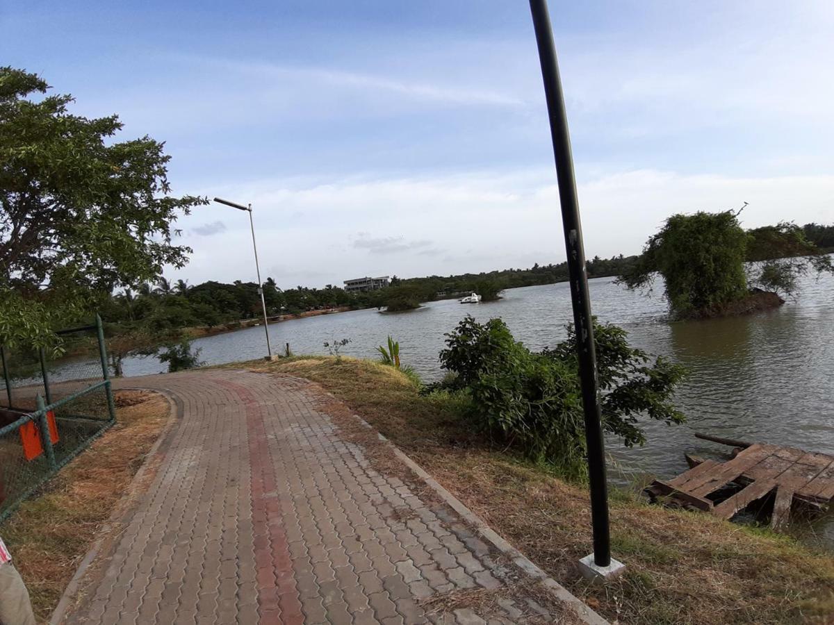 A And D Holiday Inn Anuradhapura Buitenkant foto